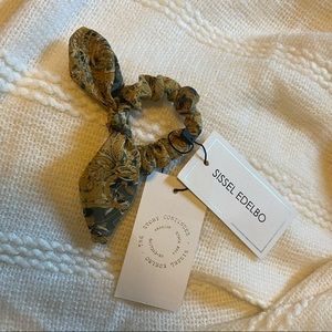 NWT Anthropologie Sissel Edelbo Hair scrunchie